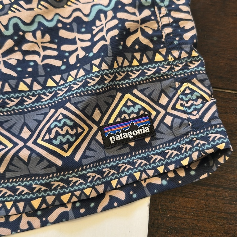 Patagonia Women's baggies 5 inch Geometric Patterned Shorts - Blue and Cream - Picture 2 of 5